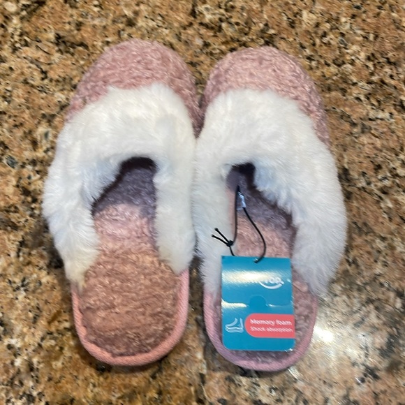 HomeTop Women’s Cozy Pink Slippers with Plush White Faux Fur Trim Size 7-8 - Picture 3 of 9